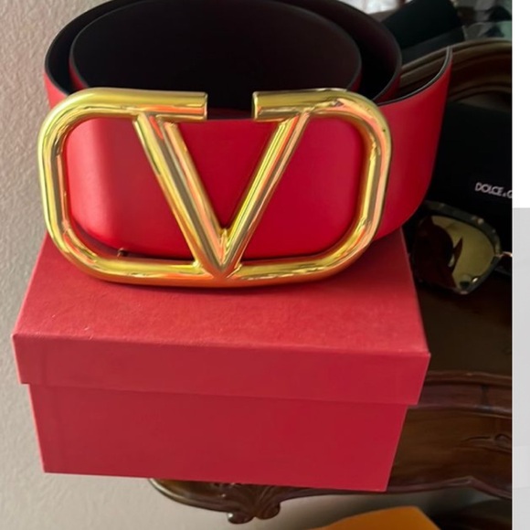 Valentino Garavani Black and Red Belt with Gold V Buckle - Picture 8 of 16
